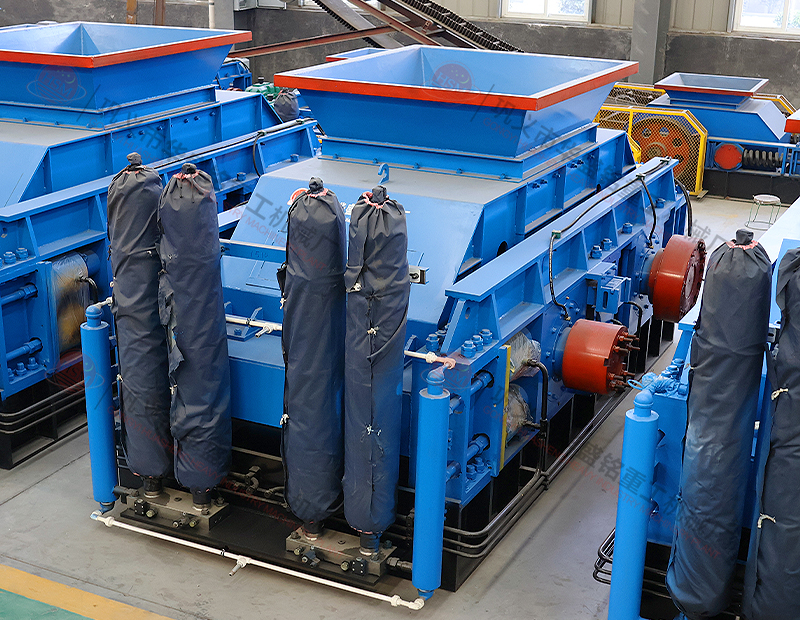 大型液壓對輥制砂機每小時出多少噸沙子？多少錢一臺？